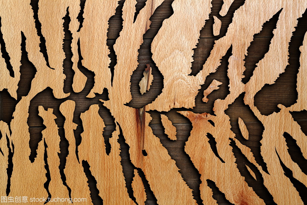 虎纹木韵 当自然狂野邂逅匠心纹理